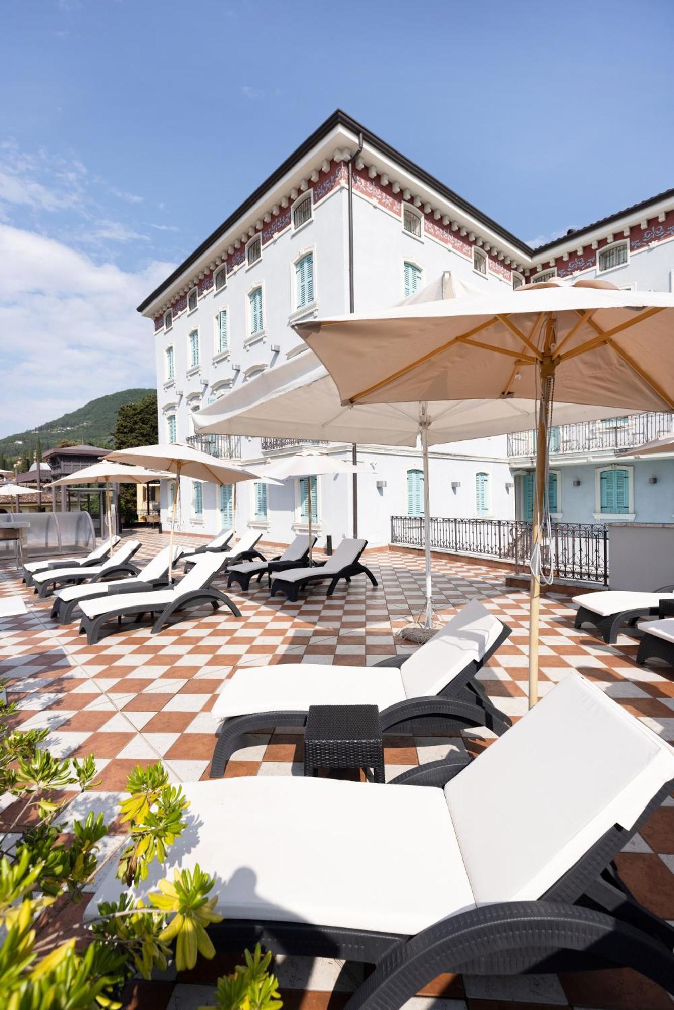 Gardone Palace Hotel Gardone Riviera Buitenkant foto